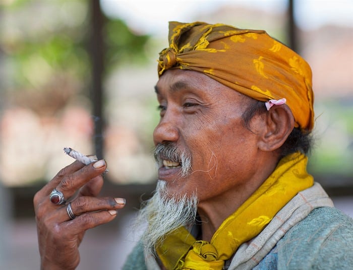 kretek sigarette indonesiane ai chiodi di garofano